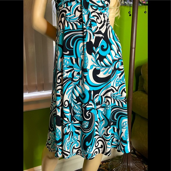 Pretty Women Dress - Picture 4 of 11